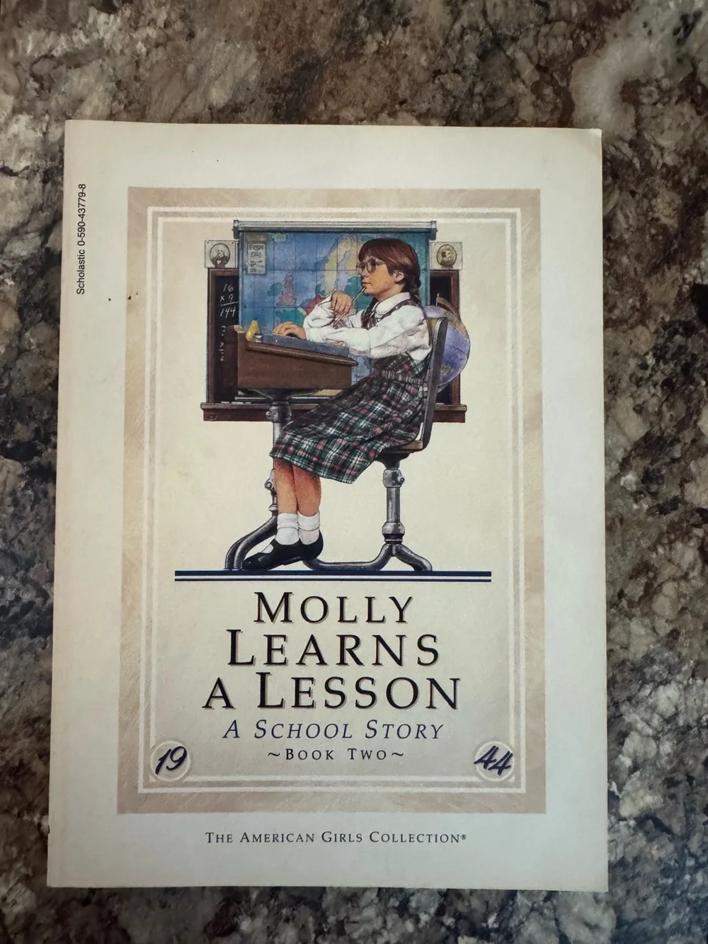 Vintage 1986 American Girl Molly Learns a Lesson Softcover Book